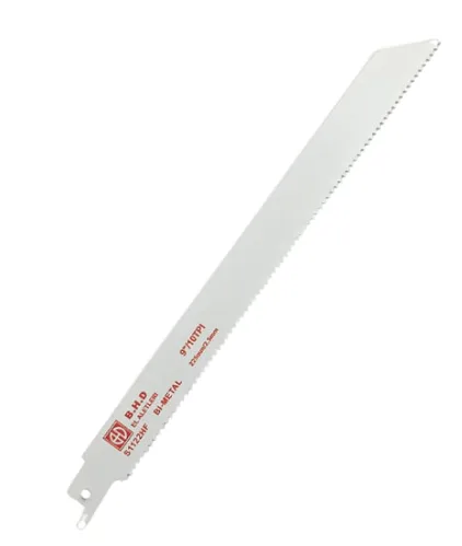 AĞAÇ VE METAL TİLKİ KUYRUĞU